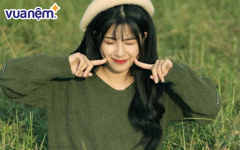 Vân Anh chỉ một cô gái xinh đẹp, có cuộc sống hạnh phúc