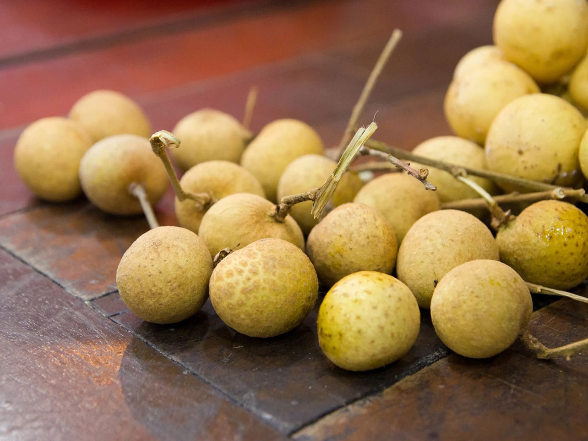 1 kg nhãn bao nhiêu calo