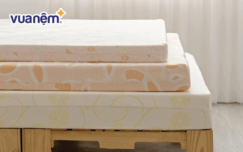 Nệm Foam có cấu tạo gồm lớp foam mềm hỗ trợ chuyển tiếp và lớp foam có tác dụng giúp nâng đỡ