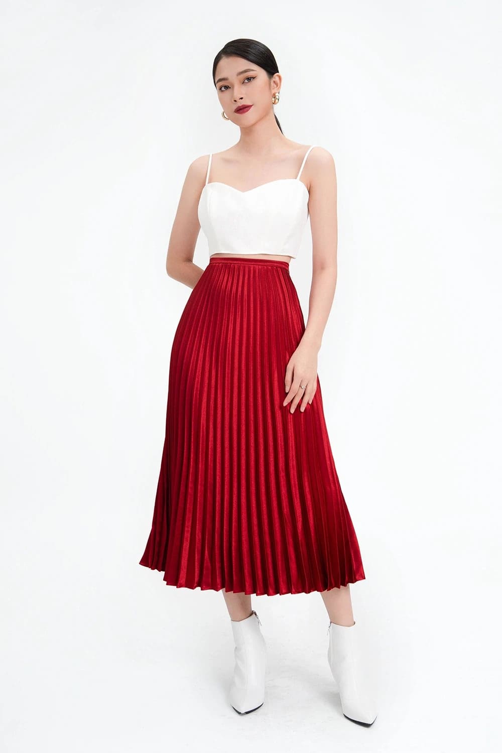 VENN Store - ❤️ Set áo đỏ+ chân váy maxi trắng xếp tầng. ❤️ 👒 Em này lên  dáng dễ thương cực kì, nhìn phát iu ngay luôn😀 🌿 Size: dưới 55kg (