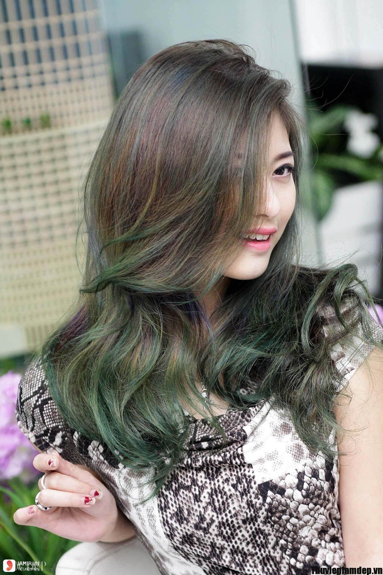 Tóc màu xanh rêu: Top 20 màu tóc đẹp tôn da trẻ trung nổi bật nhất hiện nay