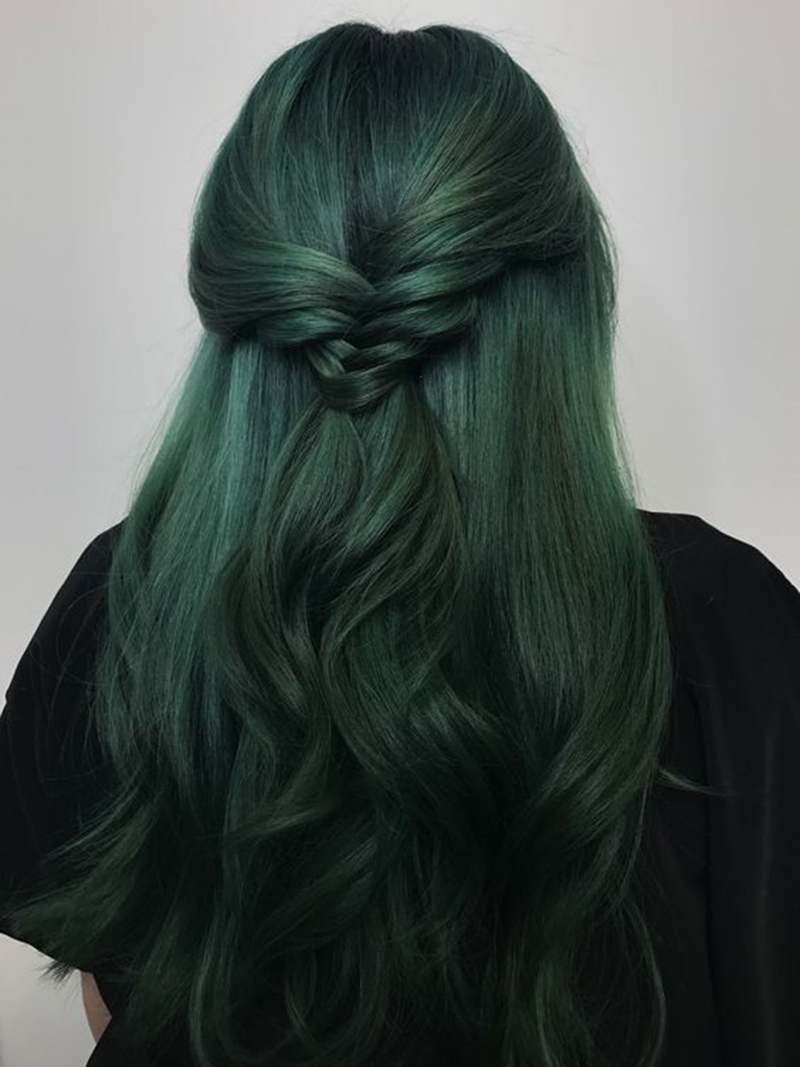 nhuộm tóc màu xanh rêu trầm 