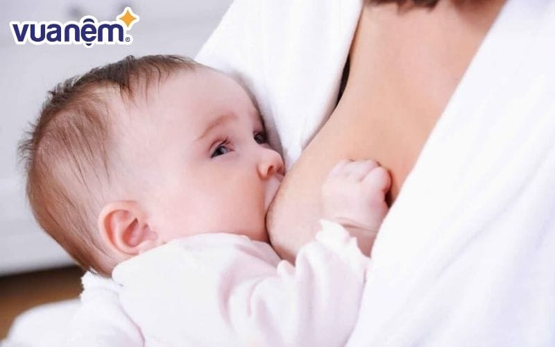 Trẻ ngủ đủ giấc, bú đủ sữa sẽ mang lại nhiều lợi ích