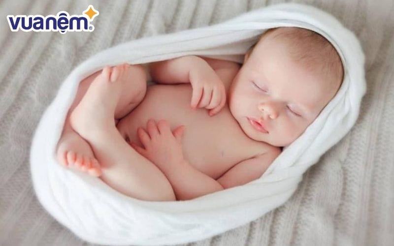 Trẻ sơ sinh ngủ nhiều bắt nguồn từ nhiều nguyên nhân