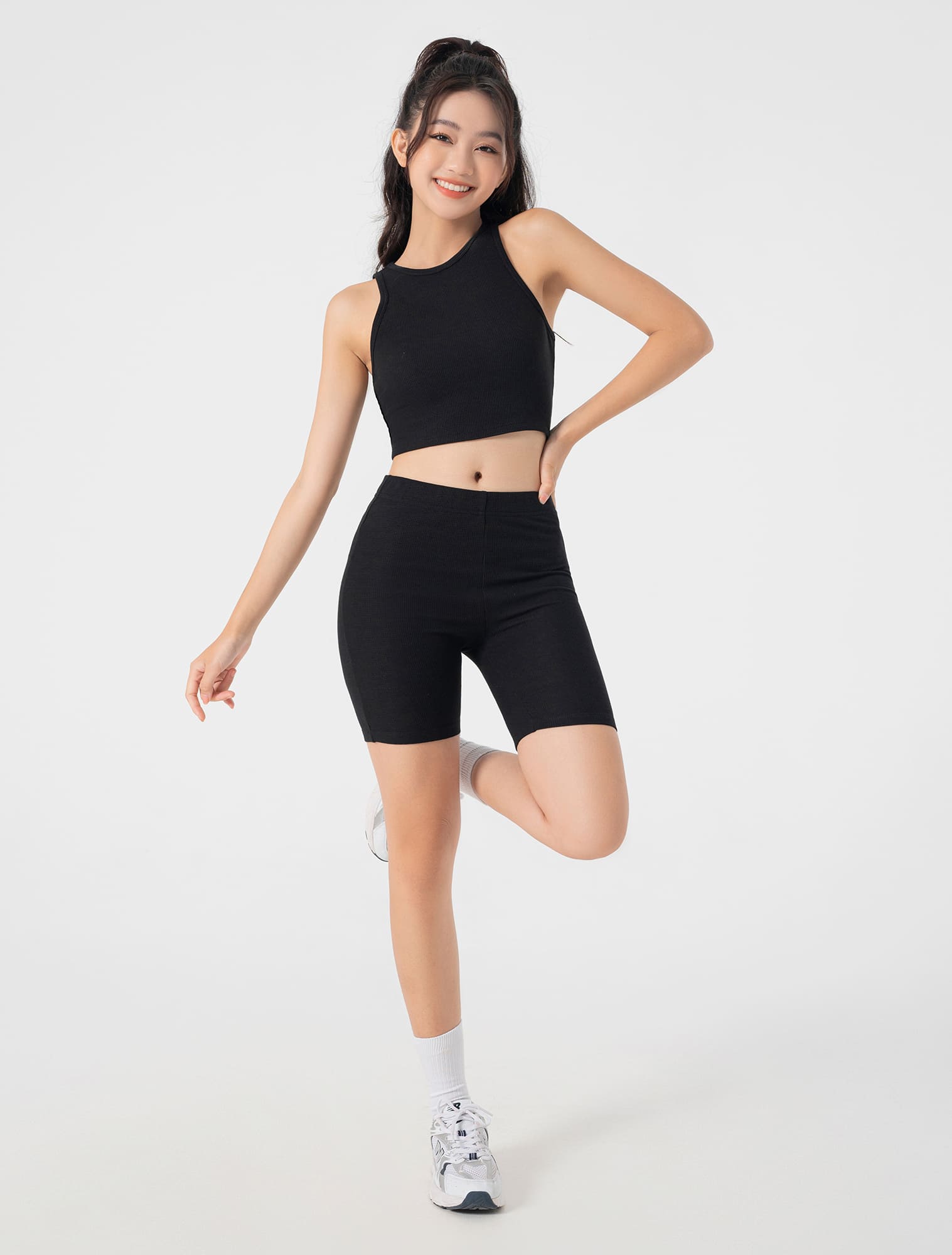 cách mặc áo tank top đẹp