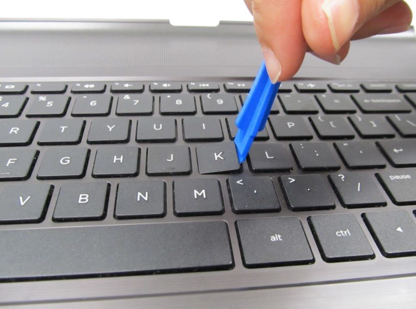 cách tháo bàn phím laptop để vệ sinh