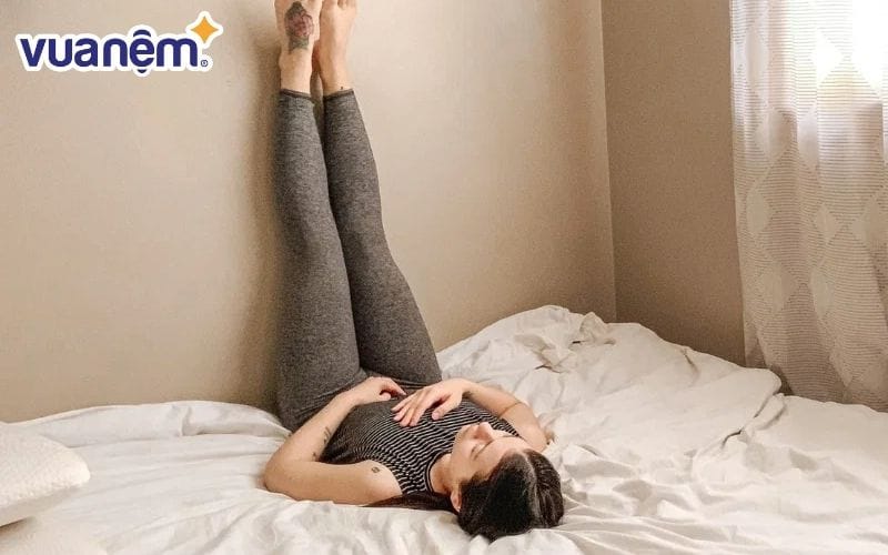 Thực hiện động tác Yoga đơn giản trước khi đi ngủ