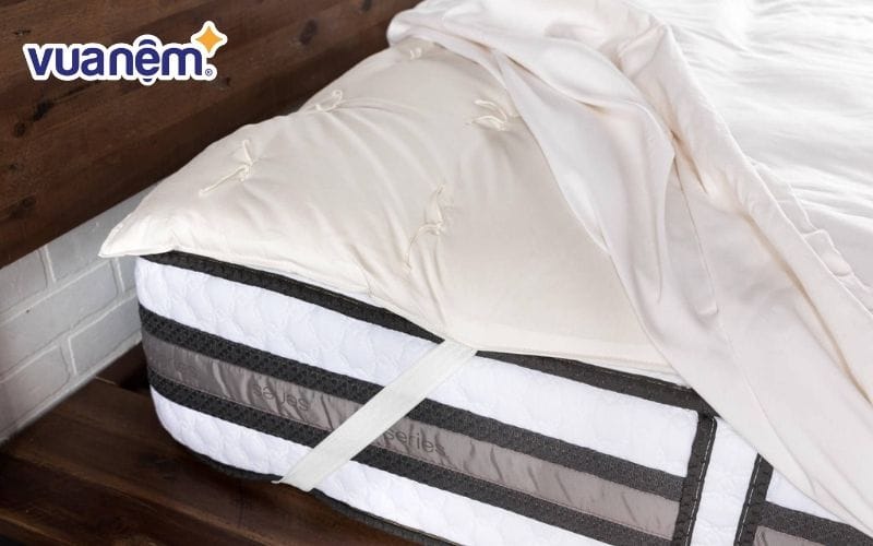 Công dụng chính của vỏ bọc topper đó là bảo vệ topper khỏi vi khuẩn