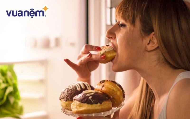 Khi tâm trạng buồn thường có thói quen ăn uống để xả stress