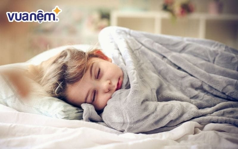 Lựa chọn chăn có kích thước phù hợp với có thể của bé