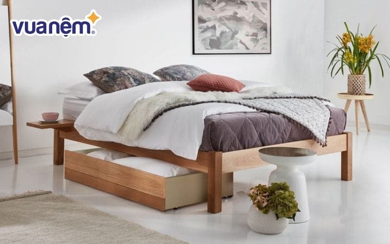 Mẫu giường ngủ cao cấp, được làm chủ yếu từ gỗ tự nhiên tại cửa hàng nội thất Z’furni