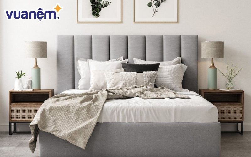 Thiết kế nệm đầu giường màu xám đơn giản, tinh tế