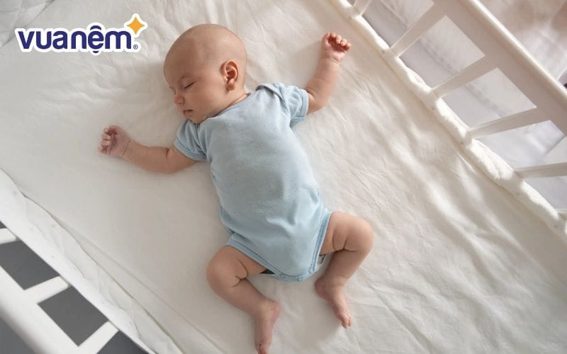 Tư thế ngủ tay chân dang rộng được đánh giá là tốt cho sự phát triển của não bộ
