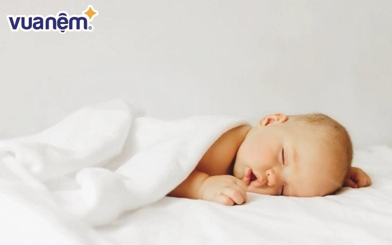 Tạo cho bé khoảng không rộng rãi khi ngủ