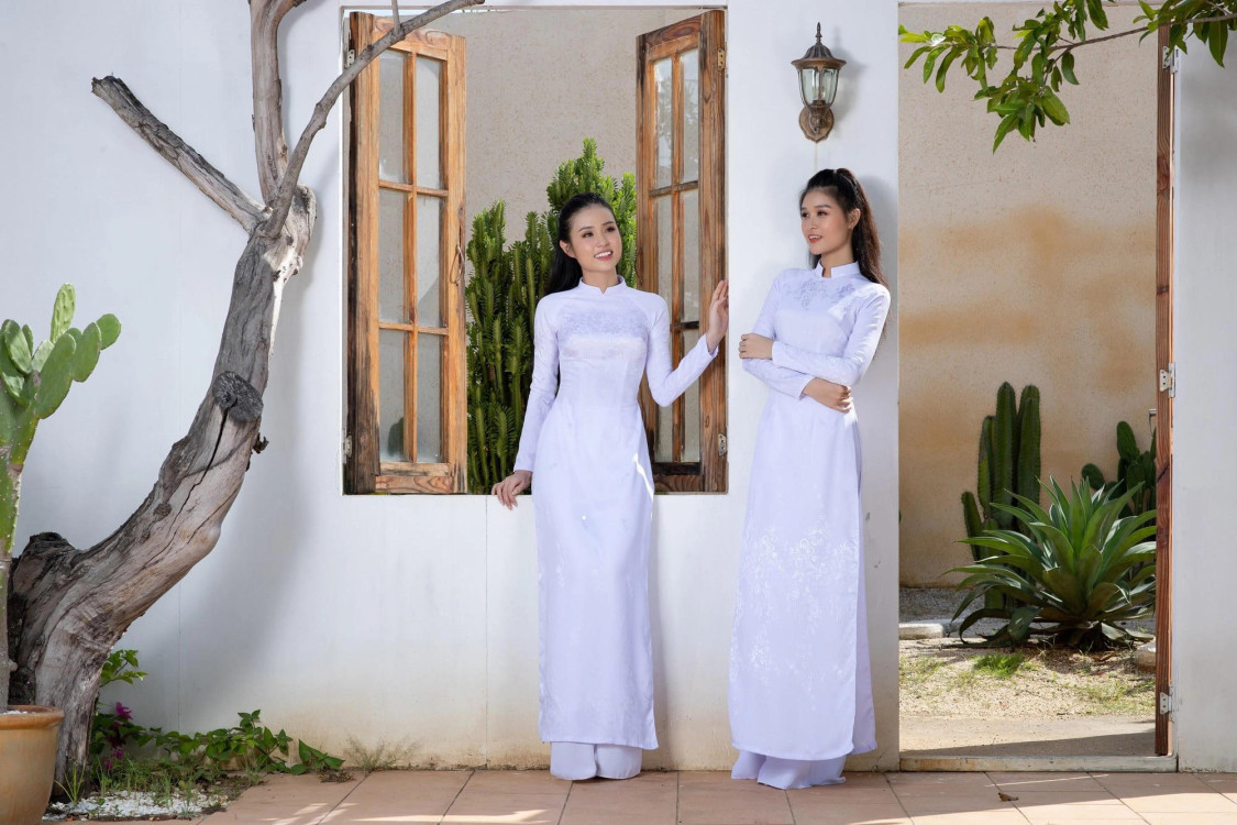 Trang phục áo dài Việt Nam
