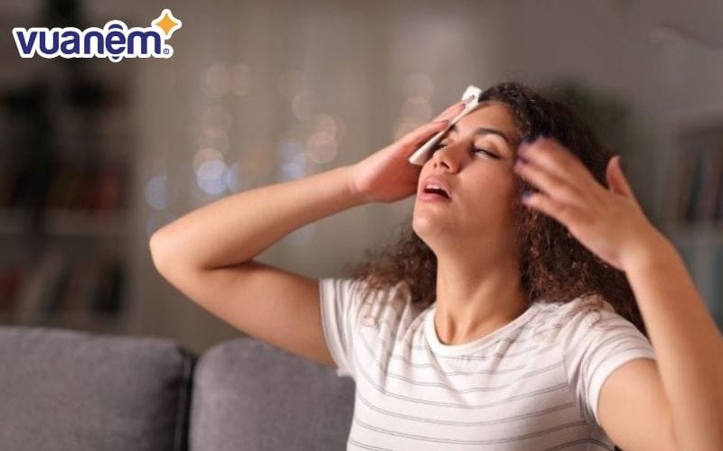 Những cơn bốc hỏa thường dẫn đến việc đổ mồ hôi