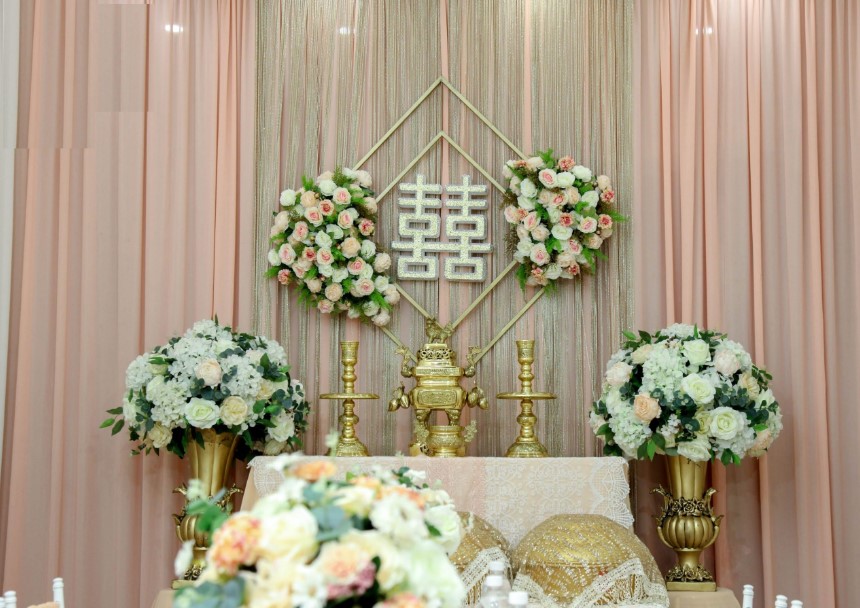 cách cắm hoa bàn thờ ngày cưới