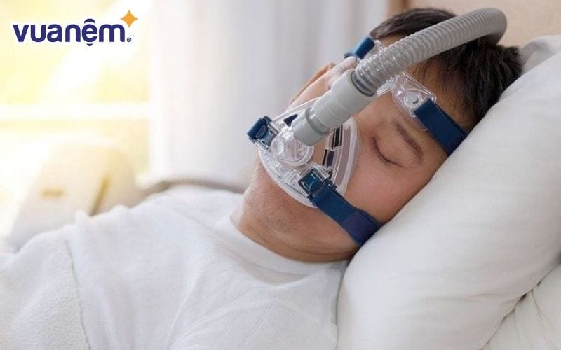 Đeo mặt nạ khi ngủ hạn chế tình trạng rên rỉ trong giấc ngủ