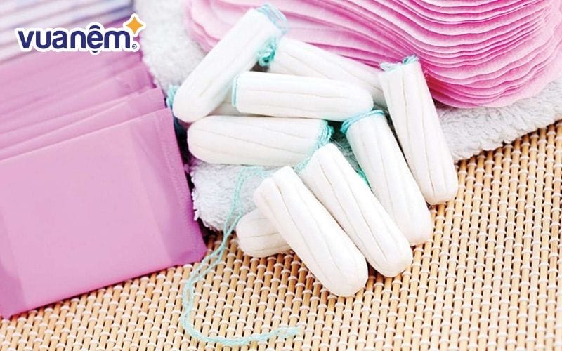 Dù cho bạn dùng loại nào thì cũng không nên ngủ quên không thay băng vệ sinh