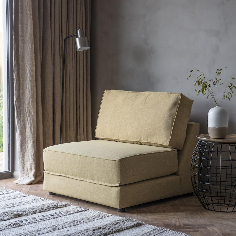 Ghế sofa đơn chân gỗ bọc vải màu sáng