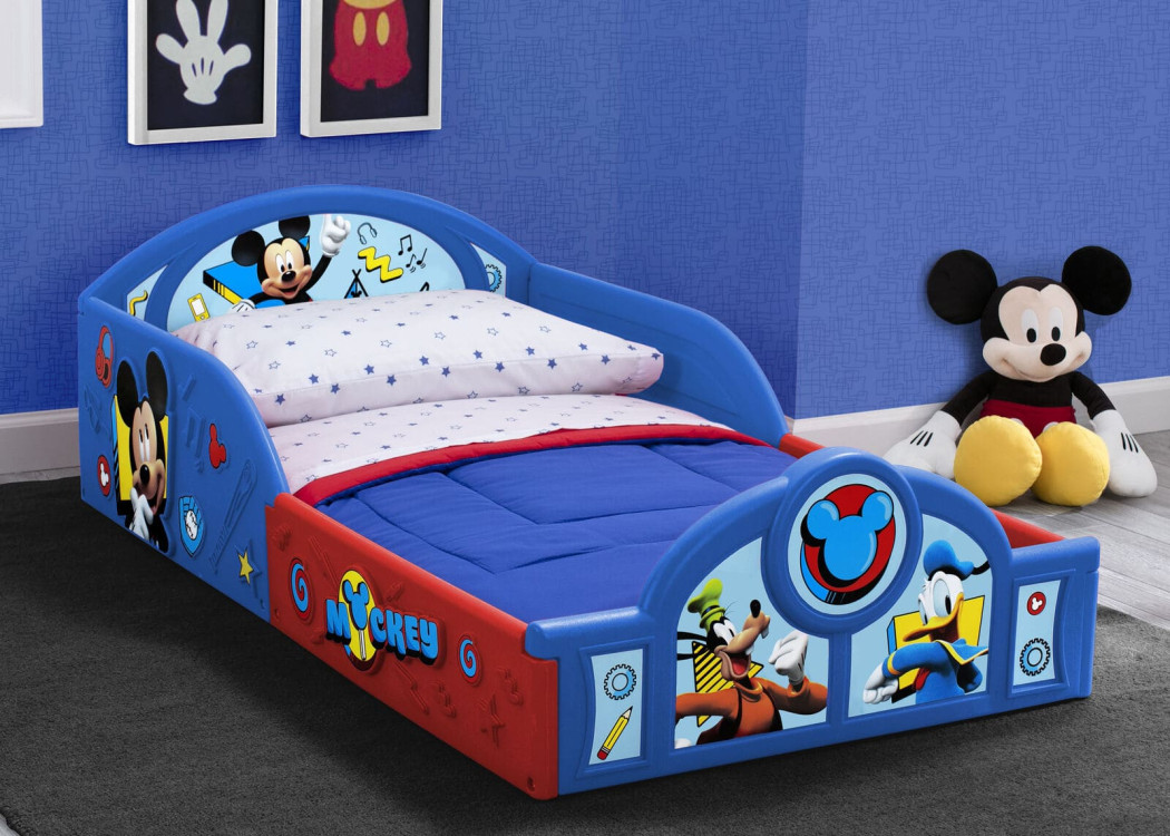 Giường ngủ cho bé trai 10 tuổi in hình chuột Mickey
