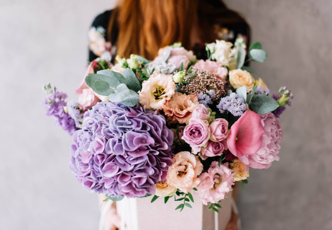 cách cắm bật hoa để bàn đám cưới
