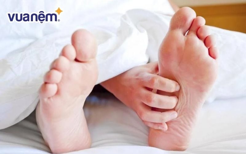 Nệm bị ướt sẽ gây ra ngứa ngáy và ảnh hưởng đến chất lượng giấc ngủ