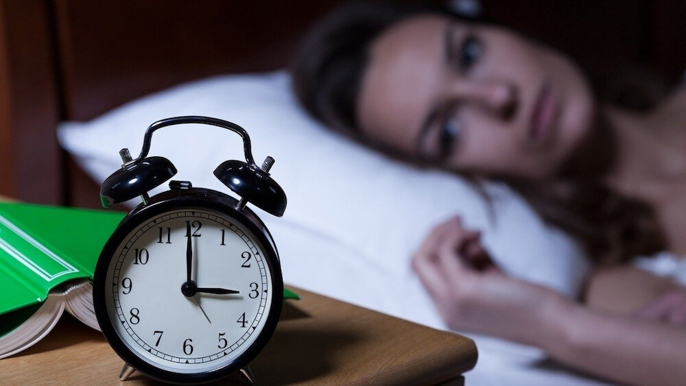 Tìm hiểu ngủ kém ảnh hưởng đến hài lòng trong công việc?