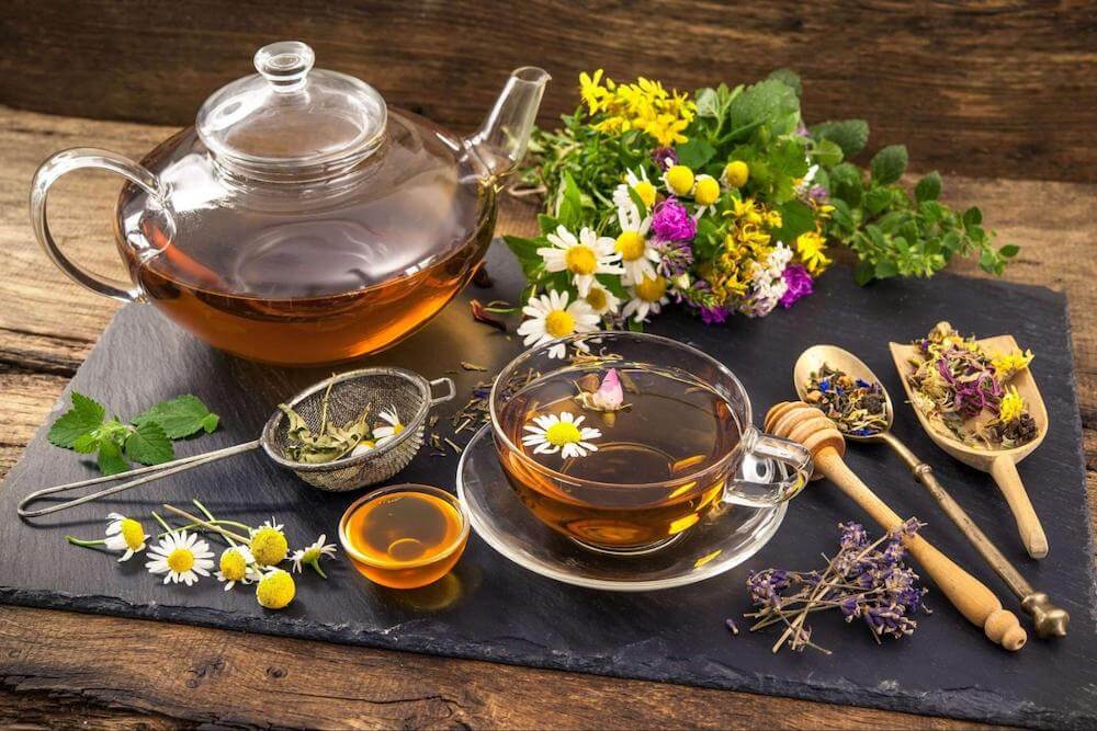 Uống trà thảo mộc có lợi ích gì 