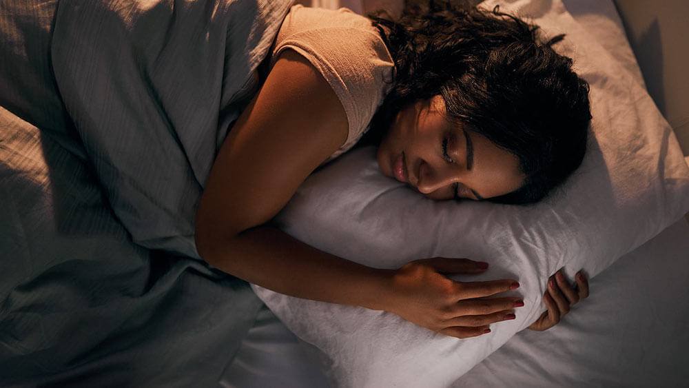 Tắt tất cả các thiết bị chiếu sáng sẽ giúp ta ngủ ngon hơn