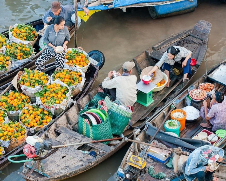 chợ nổi trên sông ở miền tây