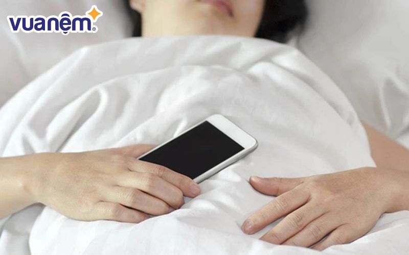 Hãy tắt điện thoại và các thiết bị điện tử khác trước 9 giờ tối