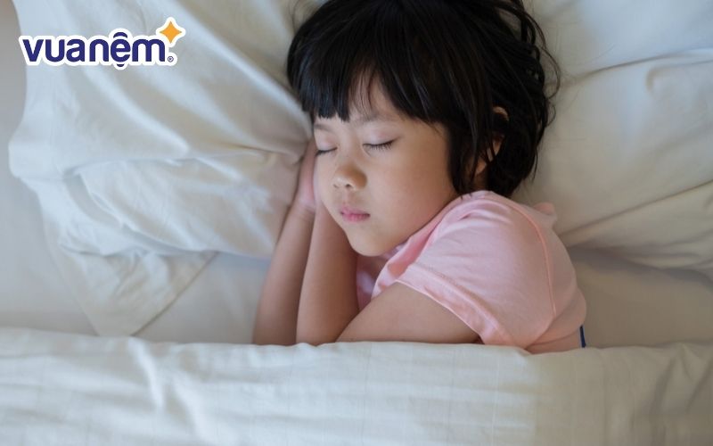 Giấc ngủ đủ và đúng giờ là chìa khóa vàng giúp trẻ phát triển ở mọi giai đoạn