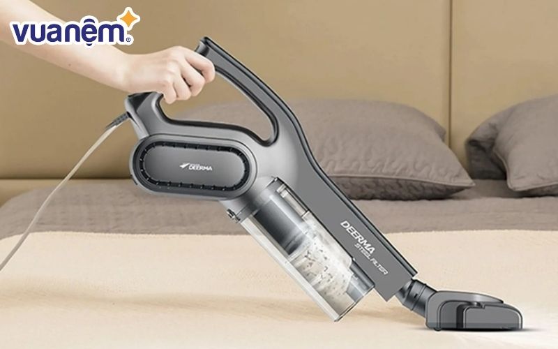 Cách bảo quản topper nệm - Trước tiên bạn cần hút bụi để làm sạch bụi mịn trên bề mặt topper