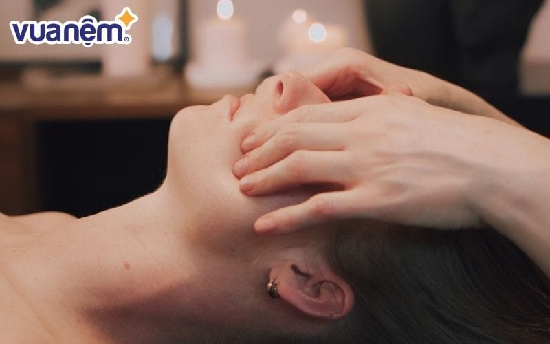 Massage vùng khóe miệng