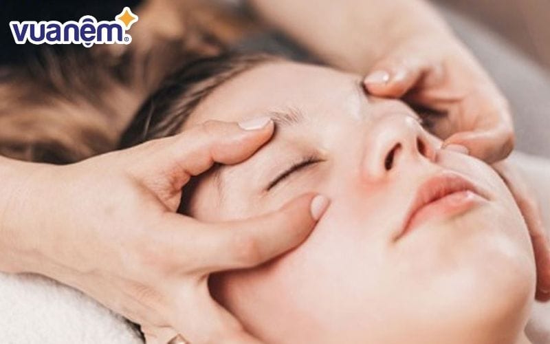 Massage vùng mắt