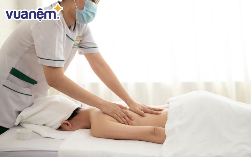 Các động tác xoa bóp đều đặn còn hỗ trợ quá trình lưu thông máu tốt hơn