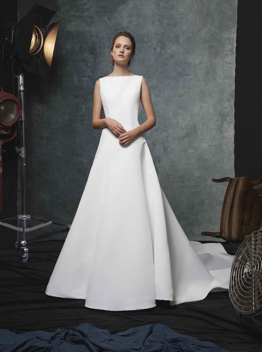 Váy cưới chất liệu lụa đơn giản, sang trọng 