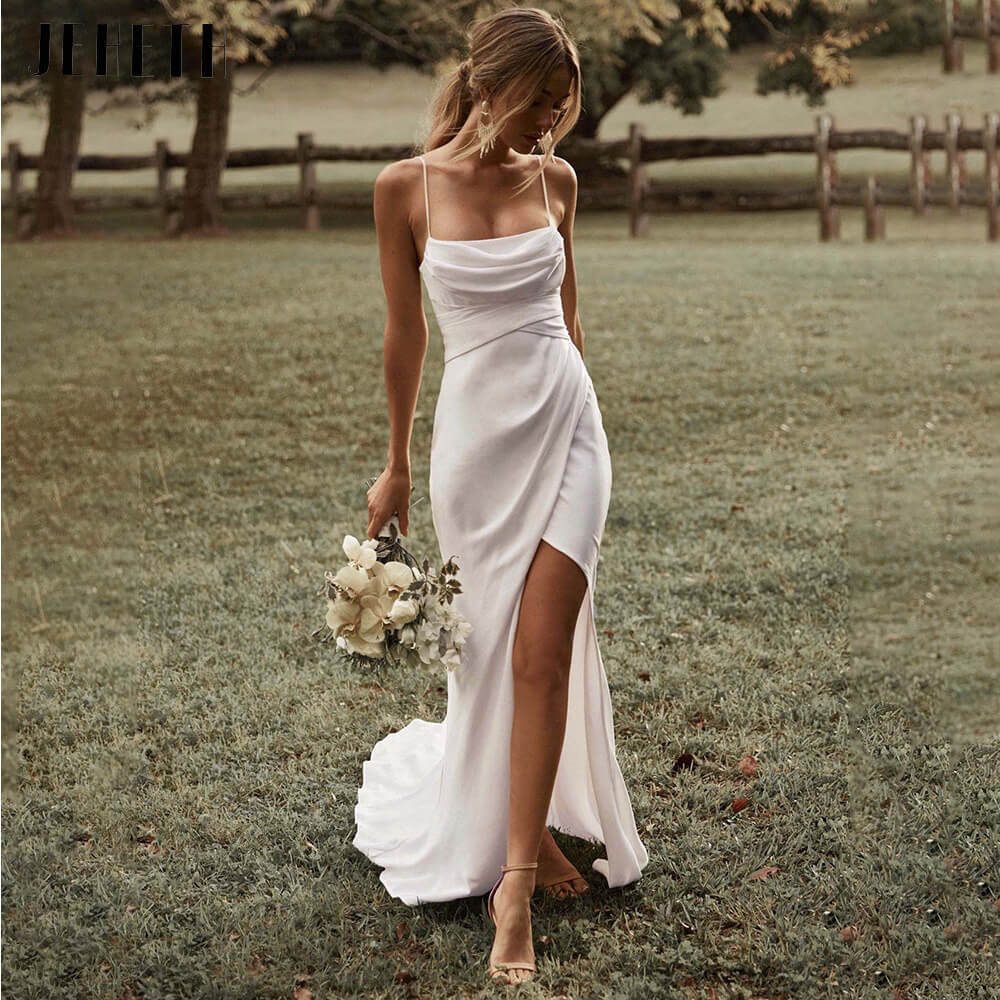 Mẫu váy cưới đơn giản phong cách Minimalism ngày càng được sử dụng phổ biến