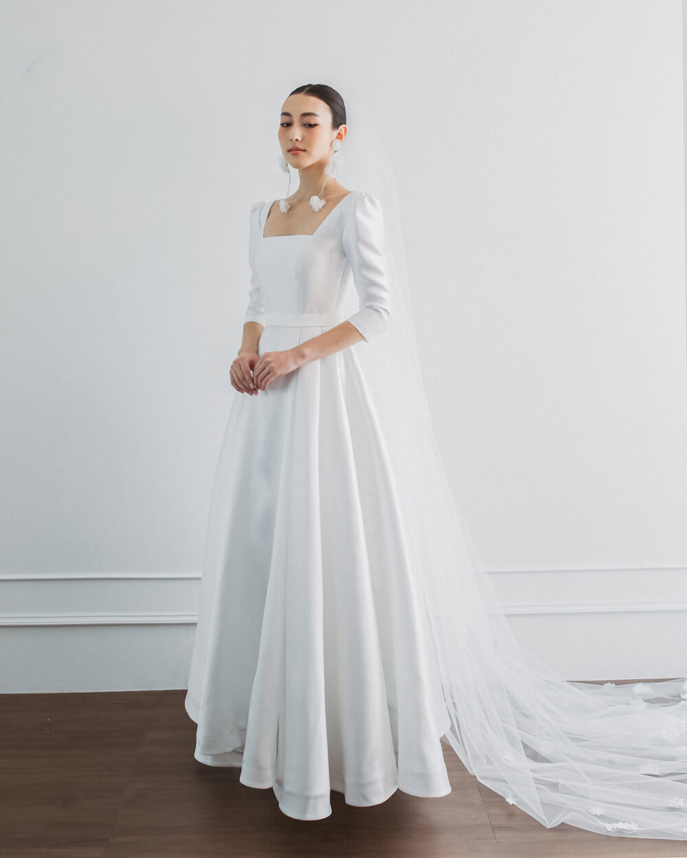 Top 10 mẫu váy cưới dài tay đẹp sang chảnh nhất năm 2022
