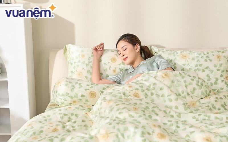 Ngủ đúng giờ đủ giấc giúp cơ thể thoải mái, chống mệt mỏi