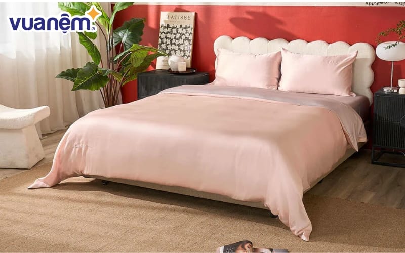 Chăn ga thoáng khí là yếu tố giúp duy trì cảm giác dễ chịu suốt đêm dài