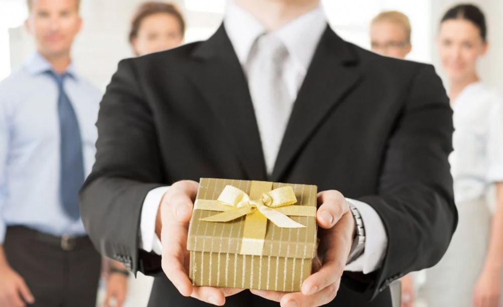 Quà tặng khách hàng cuối năm nhằm tri ân khách hàng trong năm vừa qua đã đồng hành với doanh nghiệp.