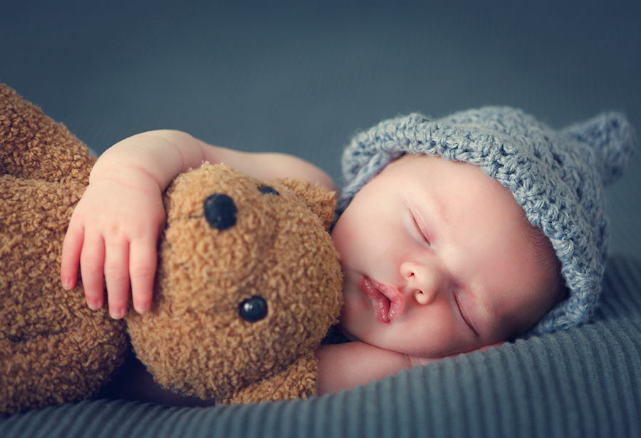 Thời gian ngủ của trẻ theo độ tuổi từ 1 - 4 tháng tuổi cần phải đảm bảo từ 14 đến 17 giờ mỗi ngày