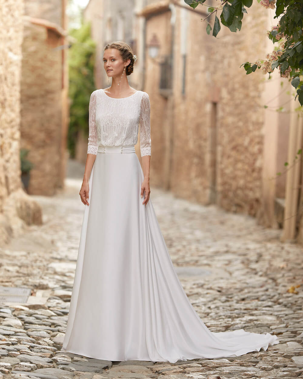 Một mẫu váy cưới tay dài được nhiều nàng dâu yêu thích lựa chọn