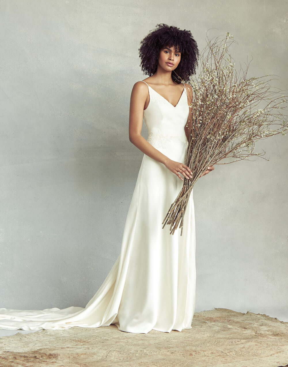 10+ Váy cưới trơn đơn giản cho tiệc cưới hiện đại hân hoan - Nicole Bridal