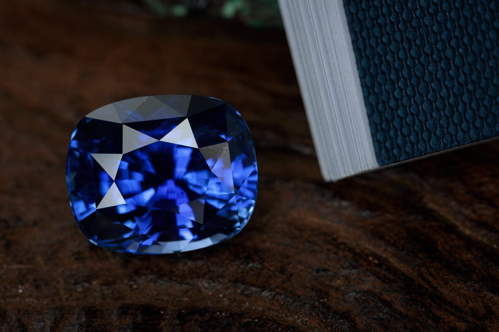Đá Sapphire Là Gì Ý Nghĩa Của đá Sapphire Trong Phong Thuỷ Vua Nệm