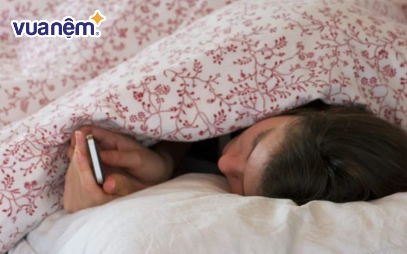 Nhắn tin trong khi ngủ được xếp vào 1 trong những hành vi rối loạn giấc ngủ