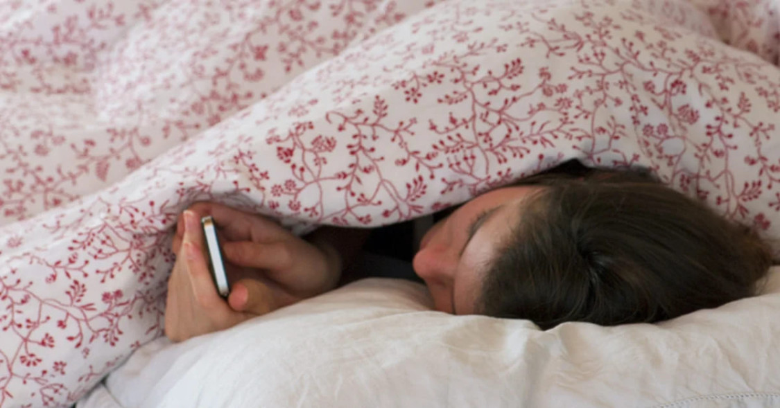 thanh thiếu niên mắc chứng nhắn tin khi ngủ cao hơn