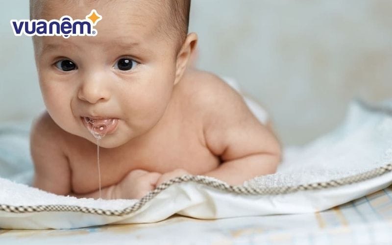 Thói quen chép miệng có thể là do trào ngược dạ dày